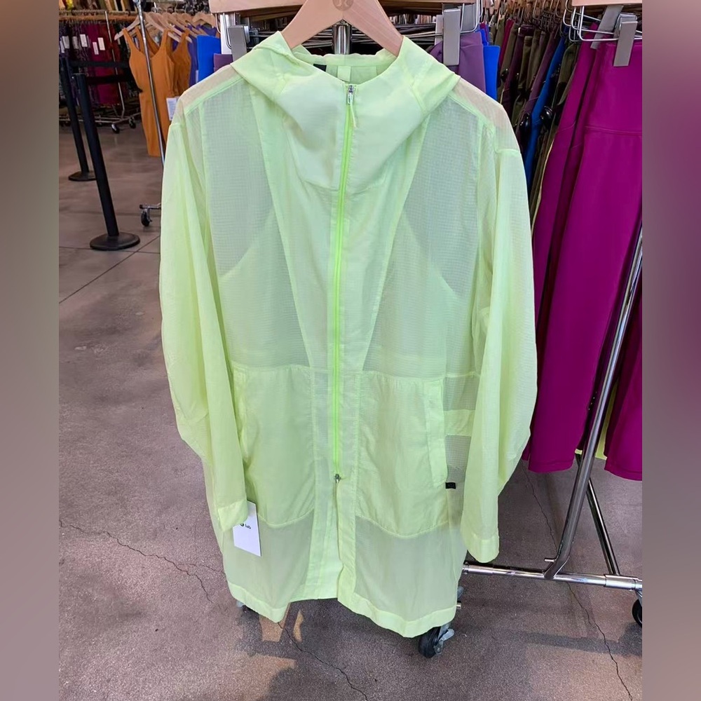 Brand New! Lululemon’s Men’s Neon Green LAB Packable Parka Jacket! Size M